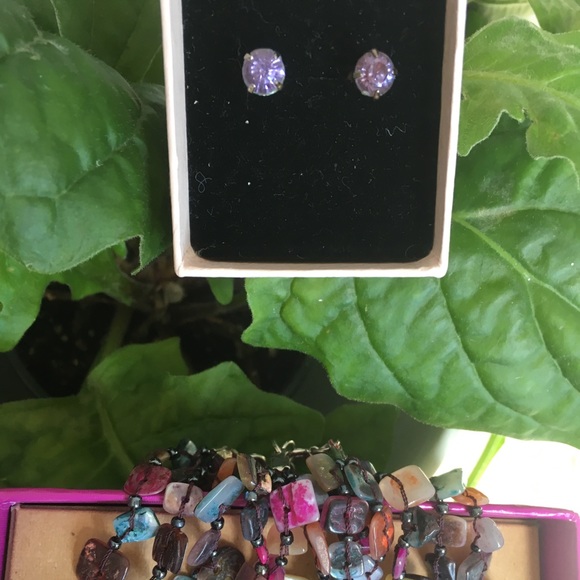 🤑FREE w/ purchase! F21 Lavender Stone Studs - Picture 3 of 6